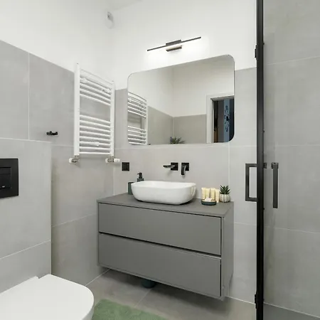 Lejlighed Spacious With Parking & Balcony In By Renters Poznań