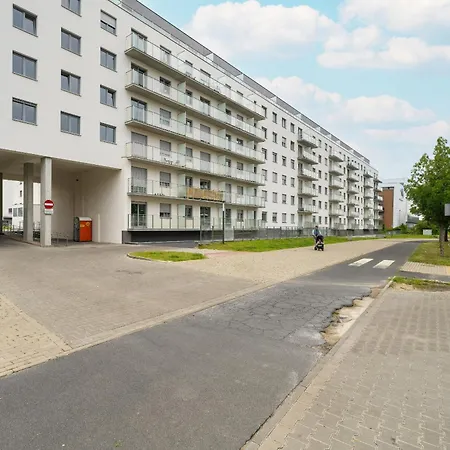 Spacious With Parking & Balcony In By Renters Lejlighed *