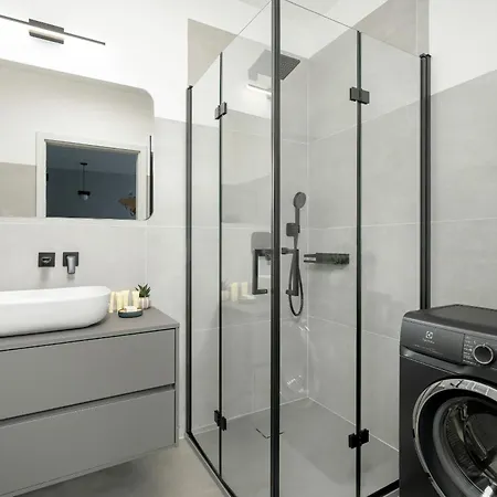 Lejlighed Spacious With Parking & Balcony In By Renters *