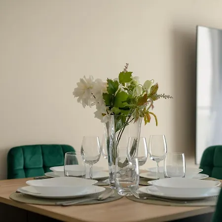 Daire Spacious With Parking & Balcony In By Renters