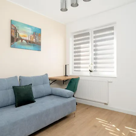 Daire Spacious With Parking & Balcony In By Renters