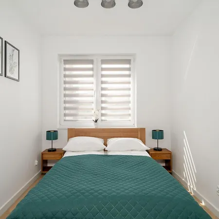 Spacious With Parking & Balcony In By Renters Poznań