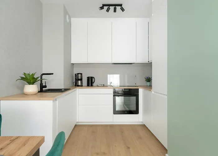Spacious With Parking & Balcony In By Renters Διαμέρισμα
