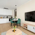 Spacious With Parking & Balcony In By Renters Poznaň
