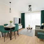 Spacious With Parking & Balcony In By Renters Poznaň