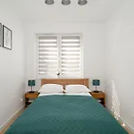 Spacious With Parking & Balcony In By Renters Poznaň