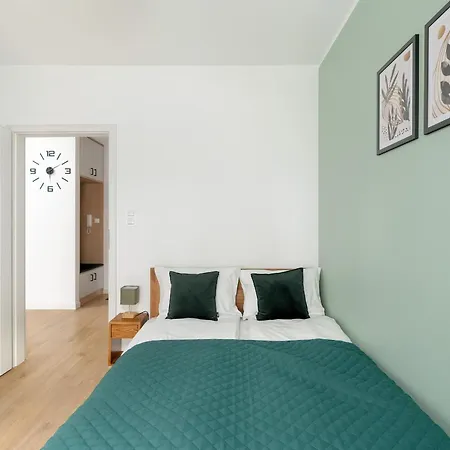 Spacious With Parking & Balcony In By Renters Apartman Poznań