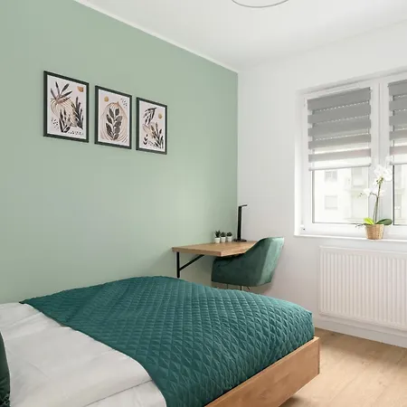 Spacious With Parking & Balcony In By Renters Apartman