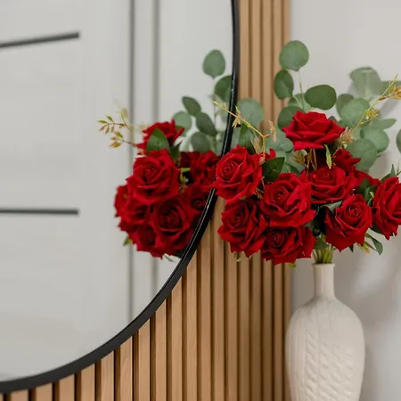 Spacious With Parking & Balcony In By Renters Apartman Poznań