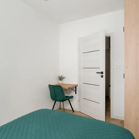 Appartamento Spacious With Parking & Balcony In By Renters Poznań