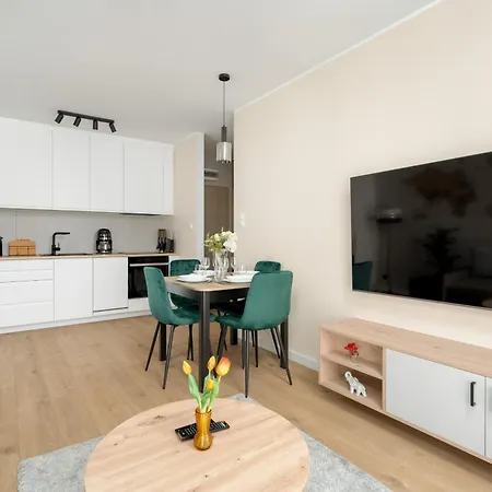Spacious With Parking & Balcony In By Renters Poznań