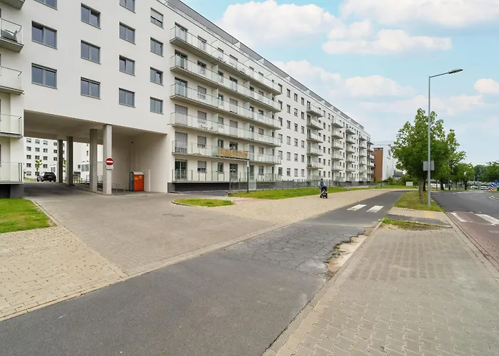 Spacious With Parking & Balcony In By Renters Apartman *