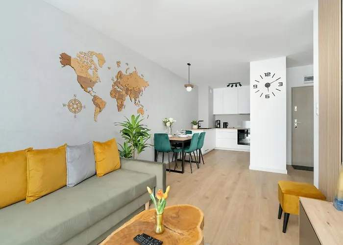 Spacious With Parking & Balcony In By Renters Apartman Poznań