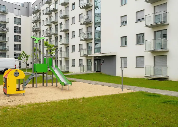 Apartman Spacious With Parking & Balcony In By Renters Poznań