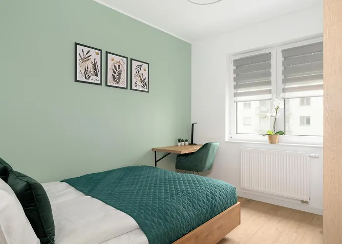 Spacious With Parking & Balcony In By Renters Apartman