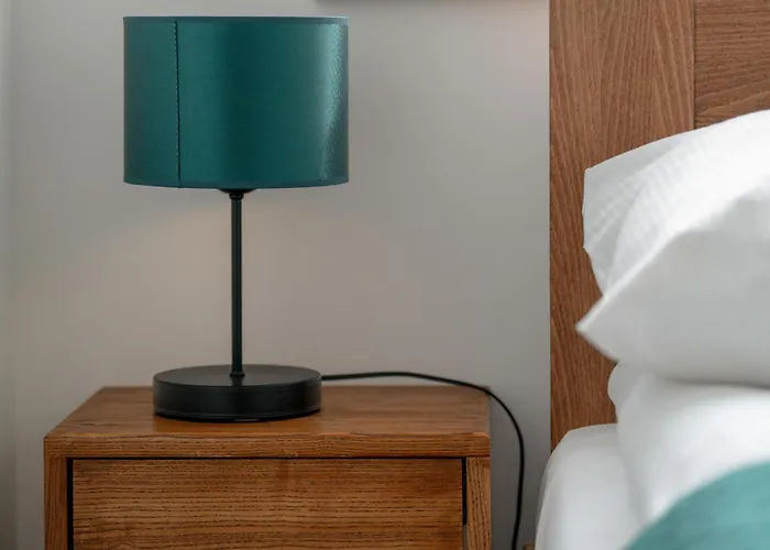 Spacious With Parking & Balcony In By Renters דירה