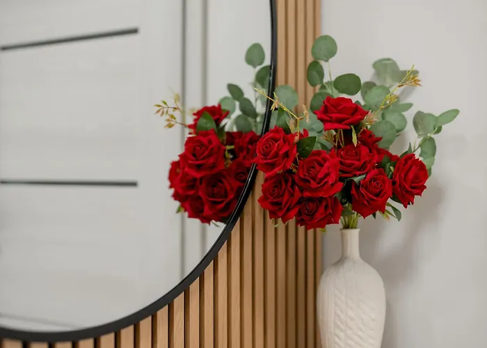 Spacious With Parking & Balcony In By Renters Apartman Poznań