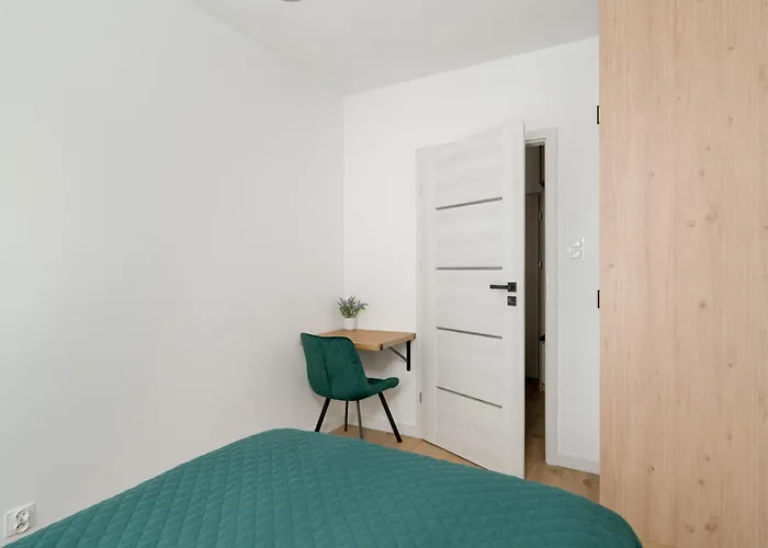 דירה Spacious With Parking & Balcony In By Renters פוזנן